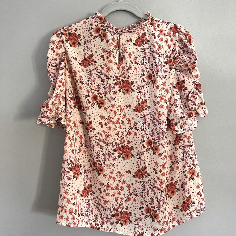 Poppi floral blouse with poofy sleeves with button Size Large